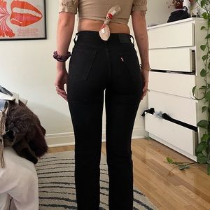 size 24” true black straight leg Levi jeans